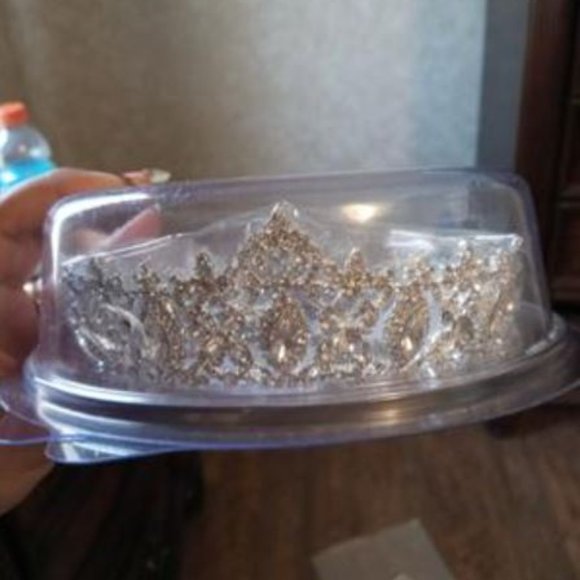 NEW David\'s Bridal Tiara (Tags attached)
